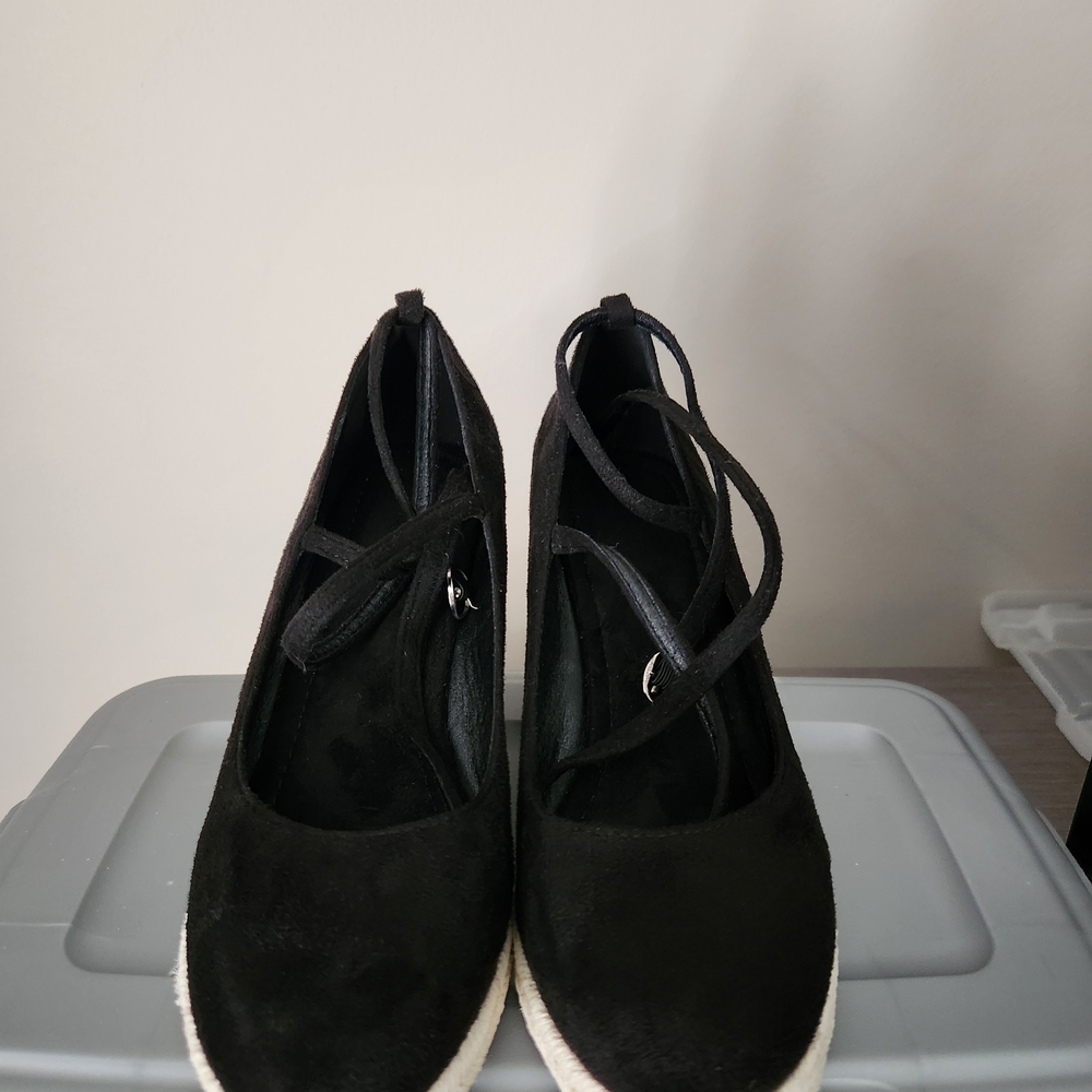 Chic Black Wedges with Cross Strap